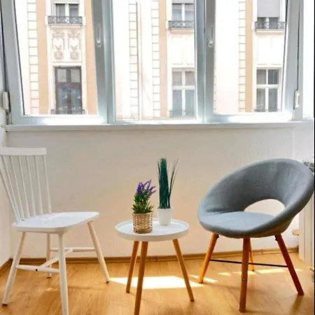 Venacsquare - * Belgrado